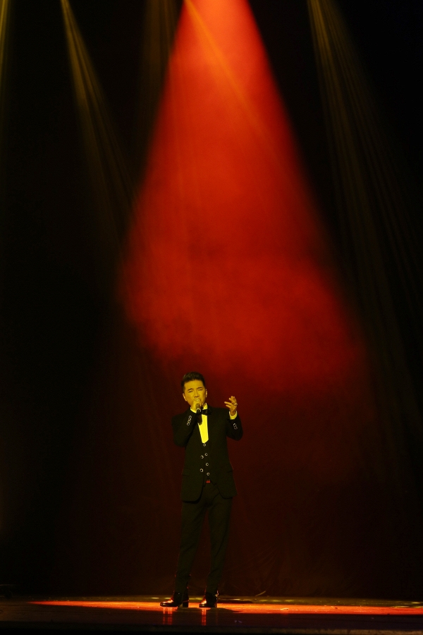 144635_dam-vinh-hung_liveshow-sai-gon-bo