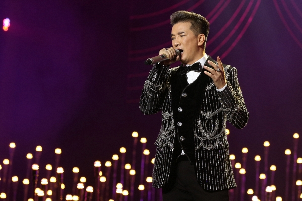 144650_dam-vinh-hung_liveshow-sai-gon-bo