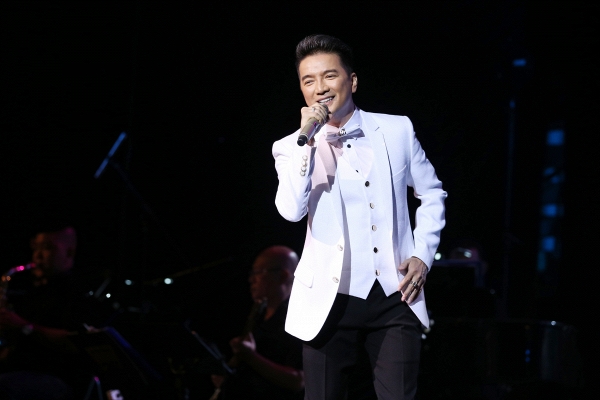 144819_dam-vinh-hung_liveshow-sai-gon-bo