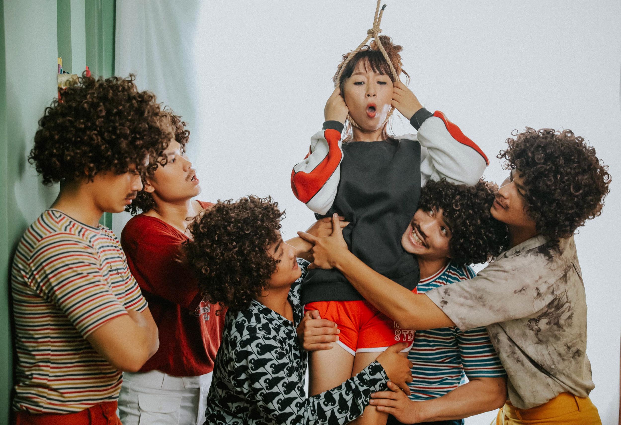 091155_ai_phuong_manh_me_len_co_gai_6.jp