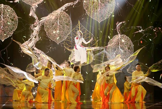 Mỹ Tâm dịu dàng với 'Có phải em mùa thu Hà Nội'.