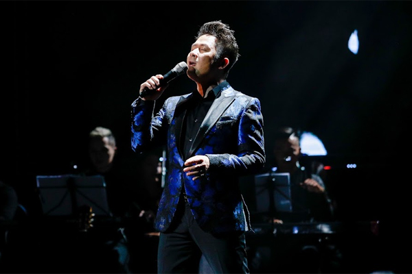 Nam ca sĩ thể hiện loạt hit: Bài không tên cuối cùng, Hạ trắng, Sang ngang, Tôi đi giữa hoàng hôn, Để nhớ một thời ta đã yêu, Dẫu có lỗi lầm.