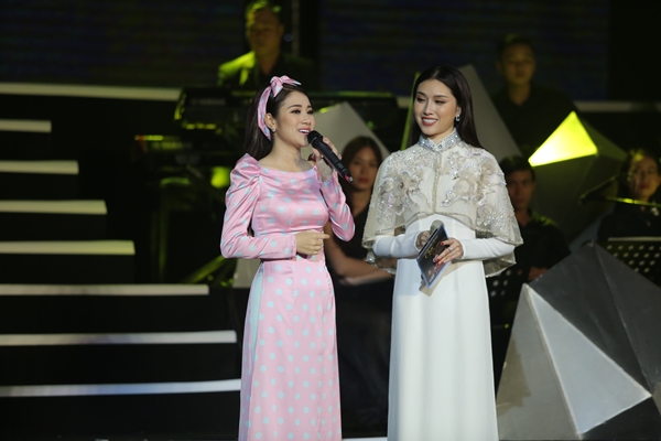 Đàm Vĩnh Hưng hóa hồn ma trong liveshow Tố My 5