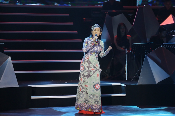 Đàm Vĩnh Hưng hóa hồn ma trong liveshow Tố My 3