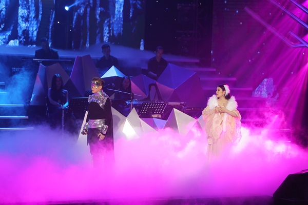 Đàm Vĩnh Hưng hóa hồn ma trong liveshow Tố My 1